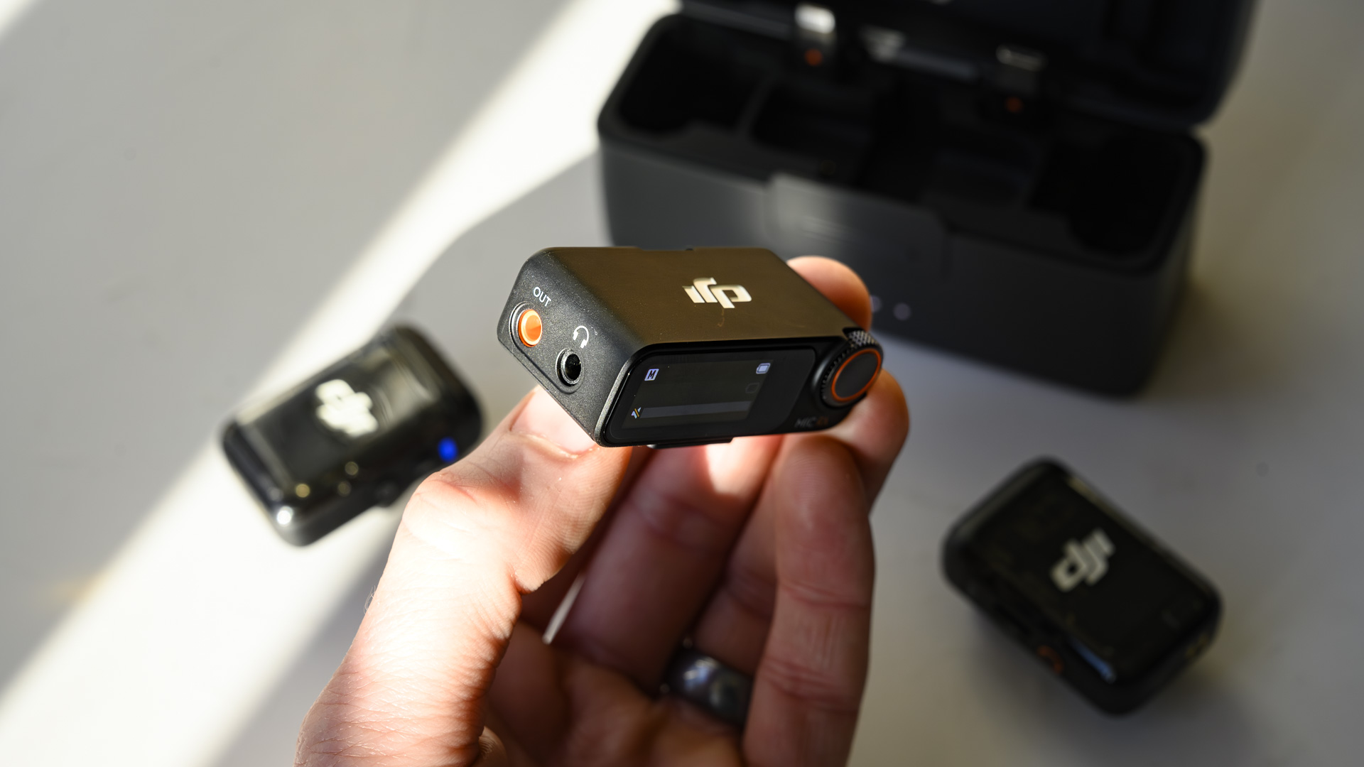 DJI Mic 2 recevier in the hand