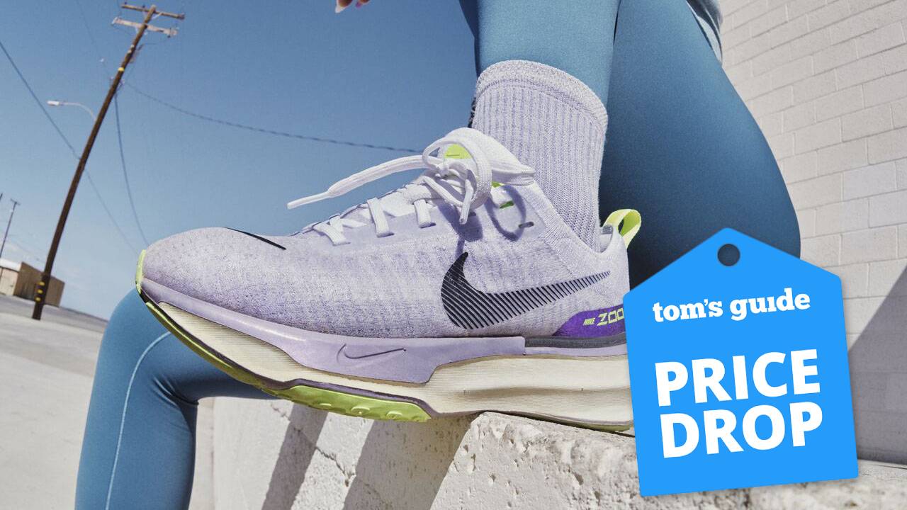 a side-on view of the Nike Invincible 3 in a women&#039;s colorway