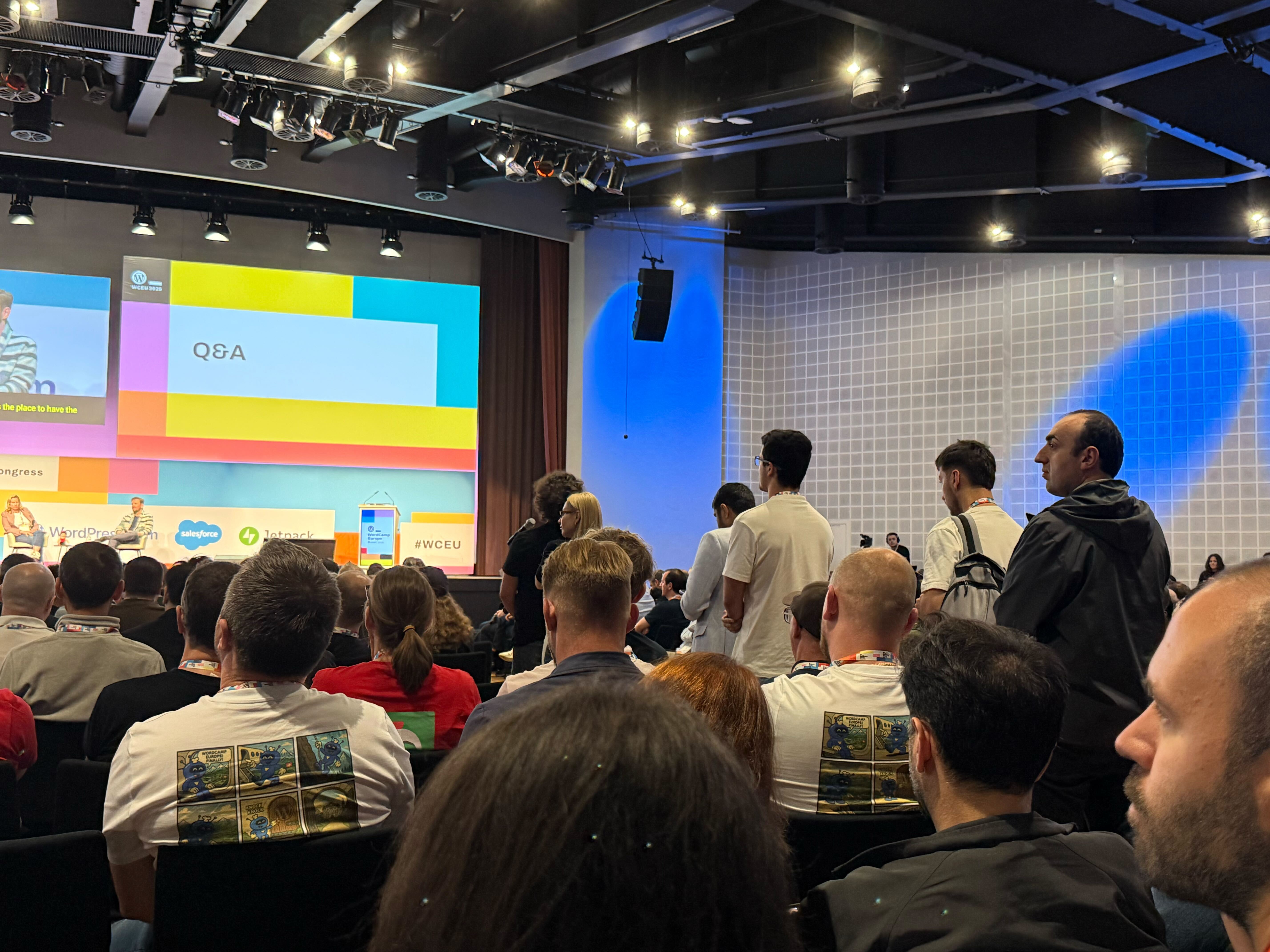 people waiting to ask questions at wordcamp