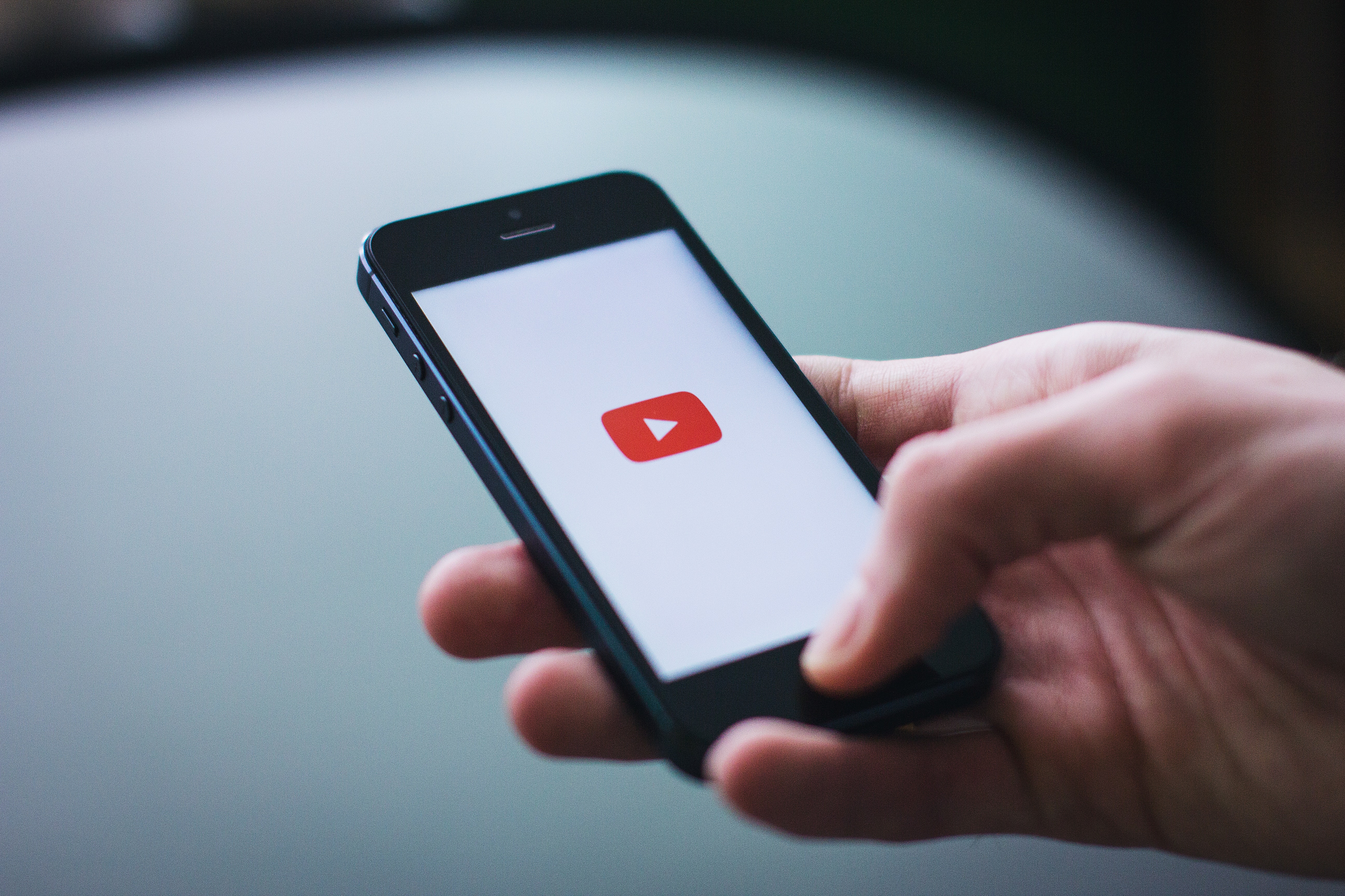 Logo Youtube su smartphone