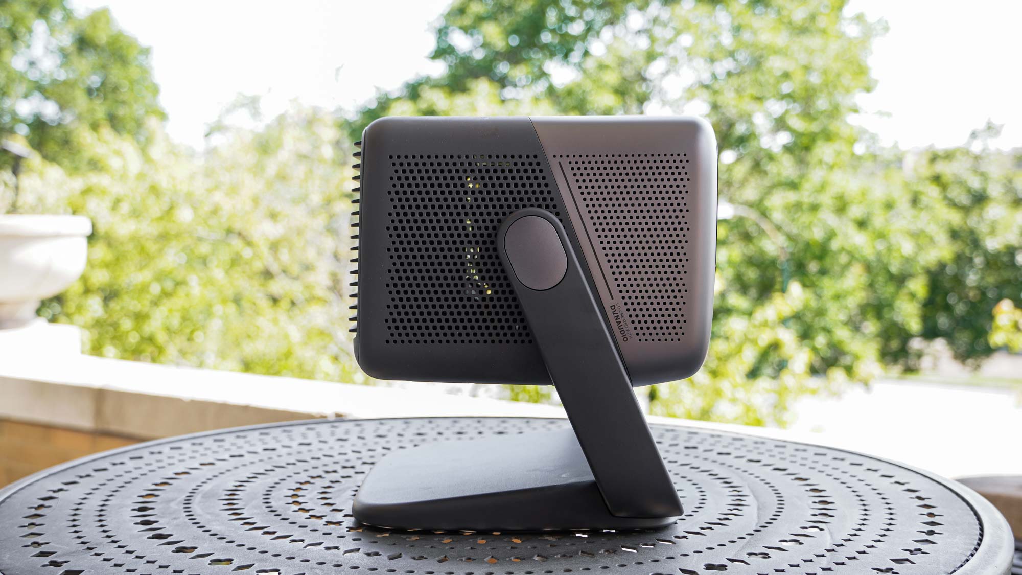 JMGO N1 Ultra on table