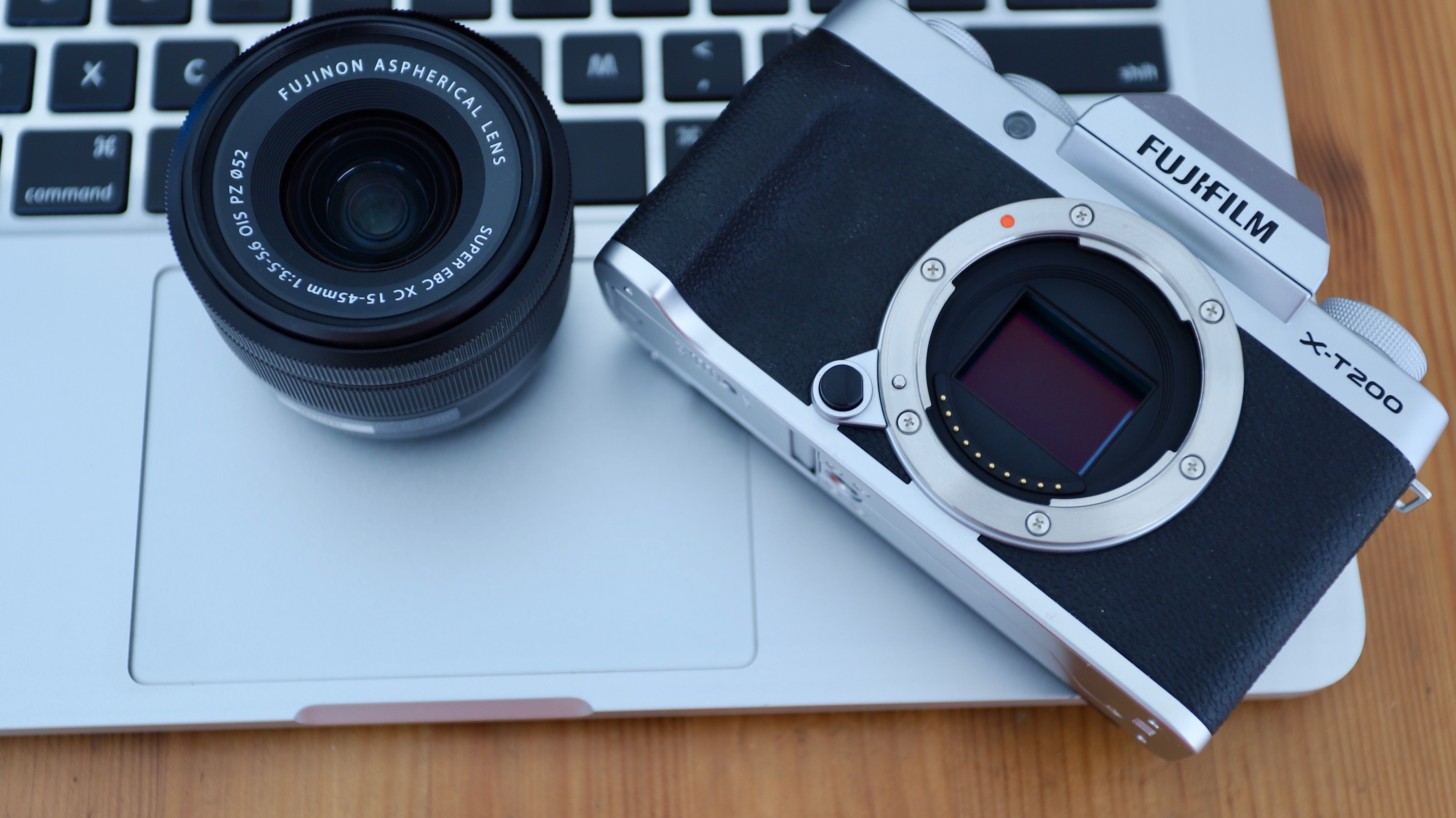 Fujifilm X-T200